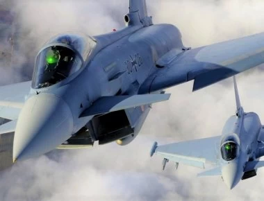 Δύο γερμανικά Eurofighter συγκρούστηκαν στον αέρα - Δείτε την στιγμή της συντριβής - Νεκρός ο πιλότος (upd, βίντεο)
